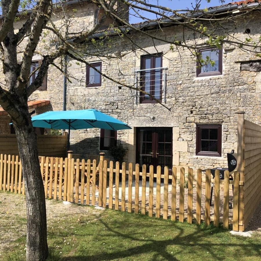 Blacksmiths Cottage In Blanzay - 3 Beds Exterior photo