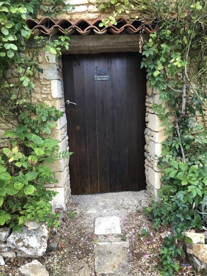 Blacksmiths Cottage In Blanzay - 3 Beds Exterior photo