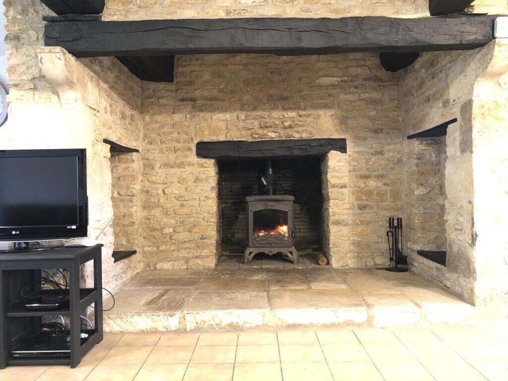 Blacksmiths Cottage In Blanzay - 3 Beds Exterior photo