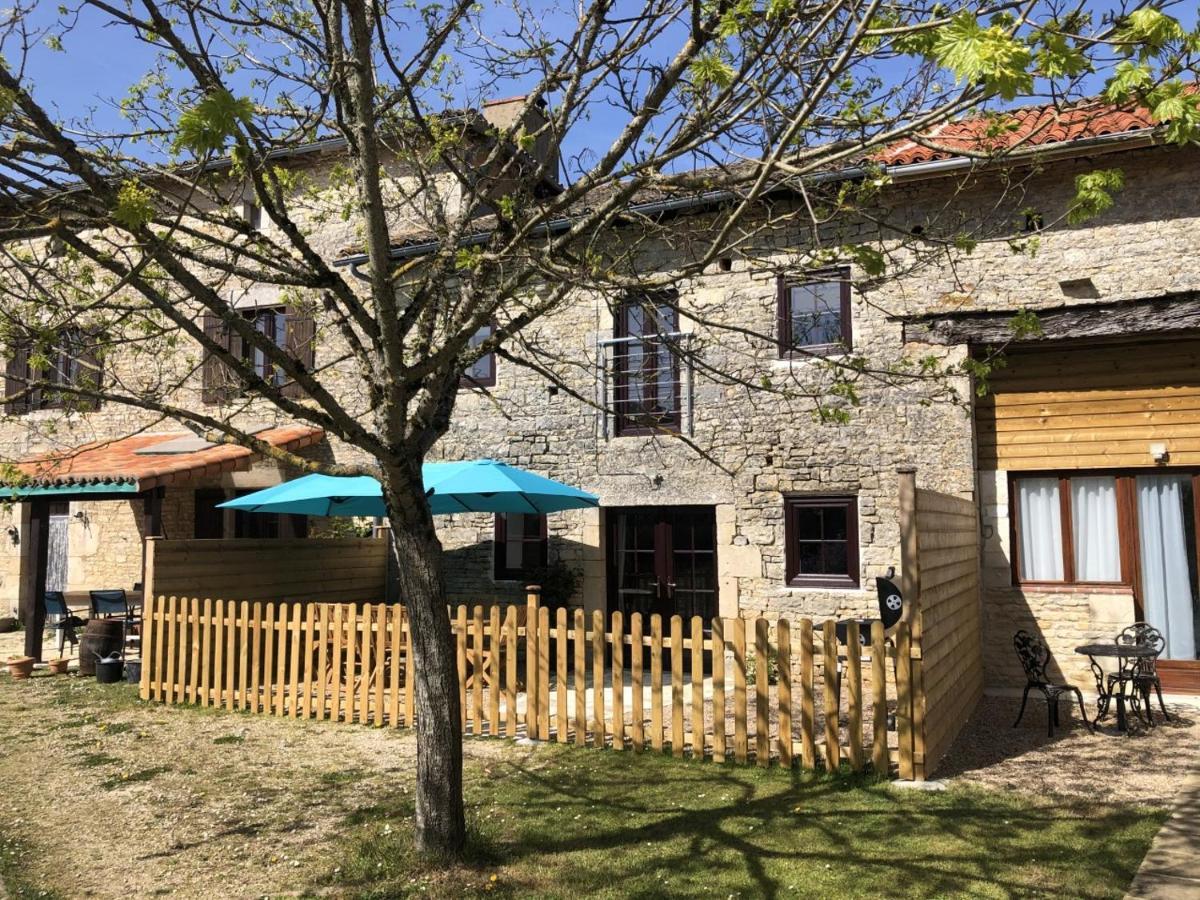 Blacksmiths Cottage In Blanzay - 3 Beds Exterior photo